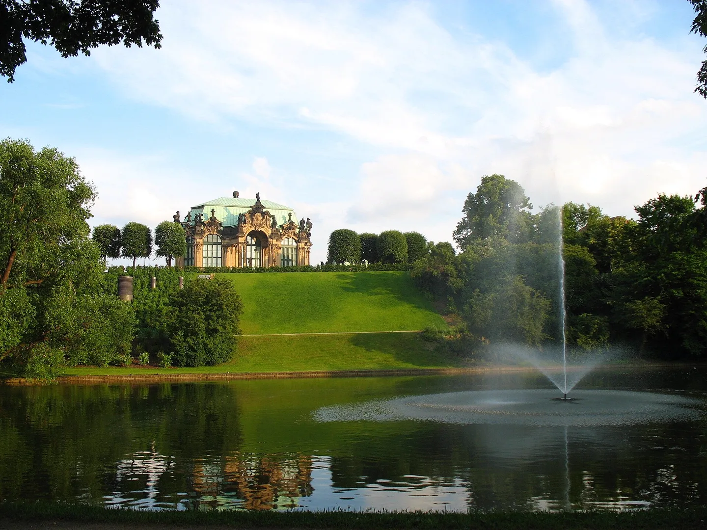 De tuinen en paviljoens van het Zwingerpaleis in Dresden